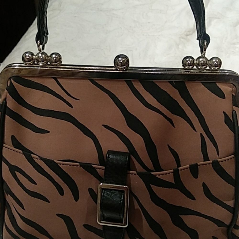 Bag    - Picture 2 of 6
